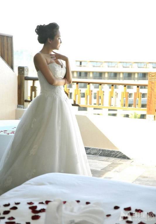 影视演员杜若溪个人唯美婚纱写真
