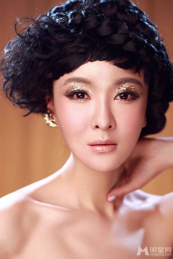 中国古装美女明星郑亦桐百变造型写真
