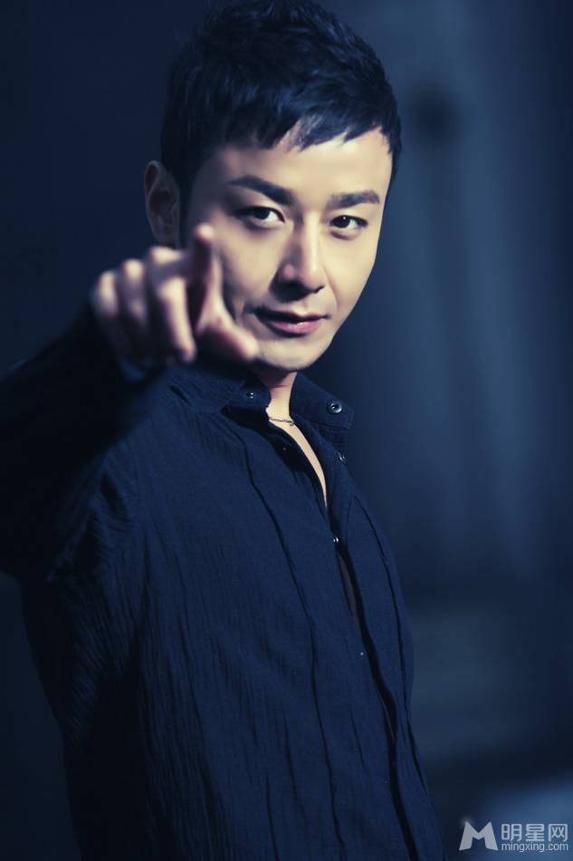 演员刘牧尽显成熟魅力男人写真大片