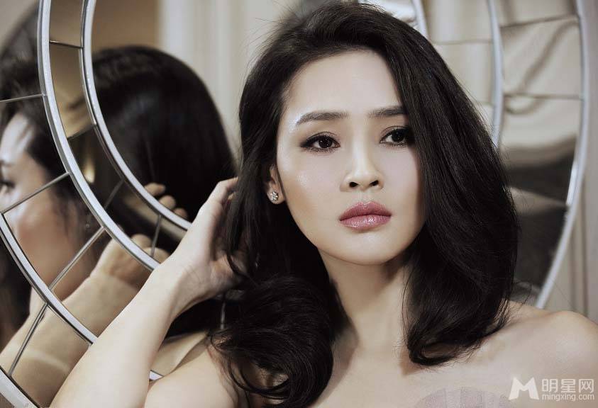 影视演员于明加诠释女性之美