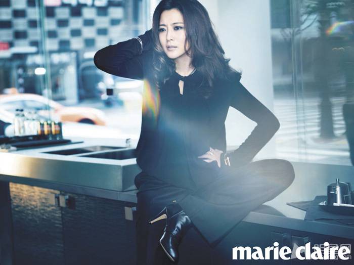 韩国美女明星金喜善时尚性感大片