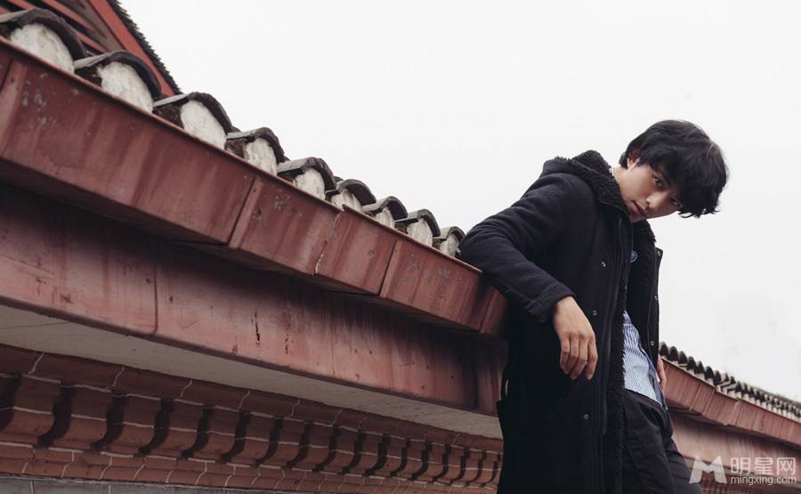 中国帅气男明星张晓晨时尚文艺写真