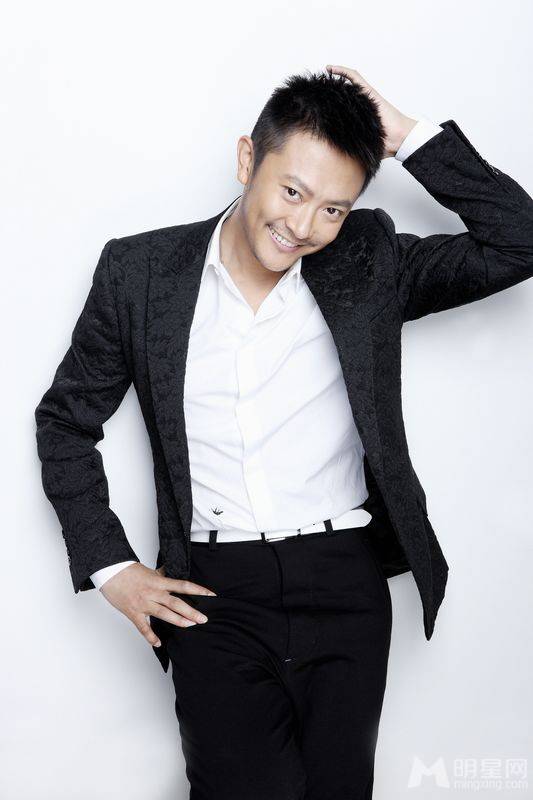 印小天休闲西装搭配尽显型男魅力