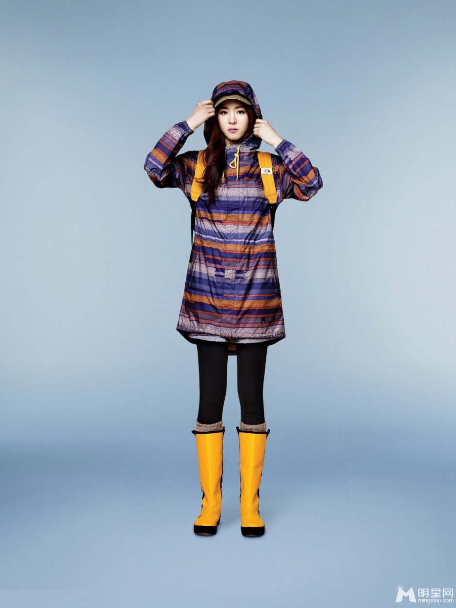 韩国美女明星李 熹变身高傲冷艳女王