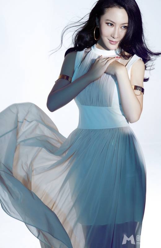 长发白裙美女石天琦尽显超凡脱俗气质