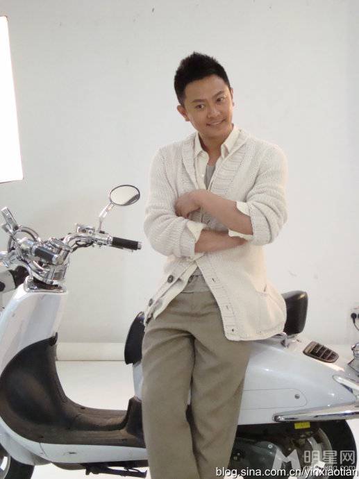 印小天休闲西装搭配尽显型男魅力