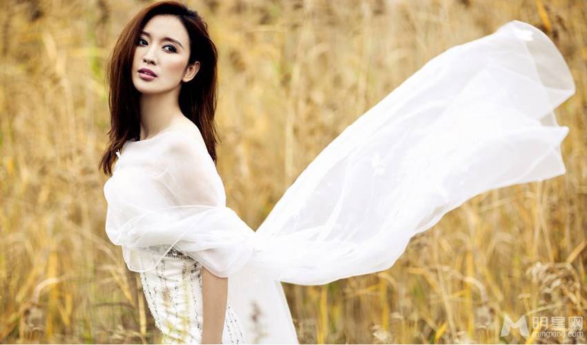 美女演员张萌散发轻熟女魅力