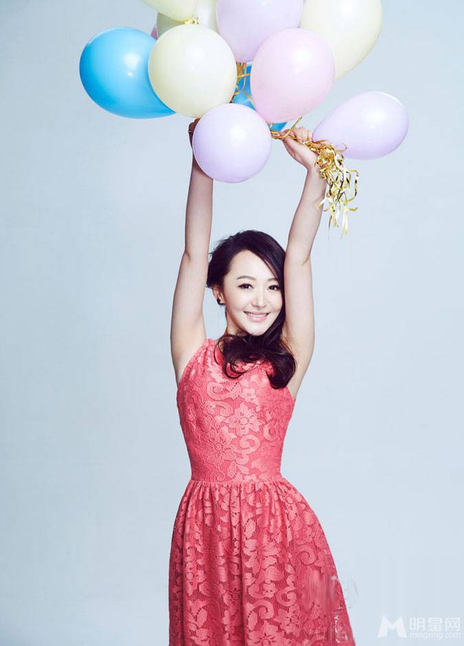 中国内地美女演员王紫潼甜美俏皮写真