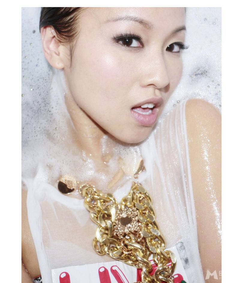 歌手郑融新专辑宣传写真图片