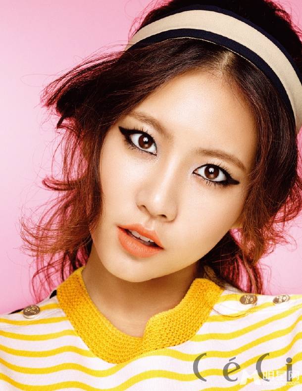 韩国美女明星李多喜时尚服饰写真