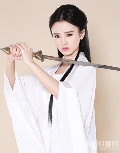 第一美女鞠婧�小龙女造型美呆了