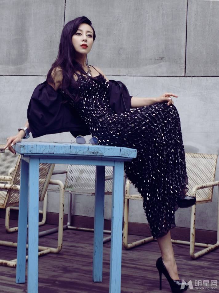 性感红唇美女明星贾媛媛妩媚写真