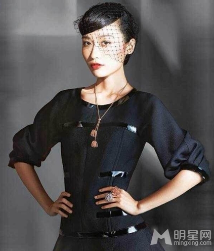 中国内地女艺人田原尽显时尚名媛气质