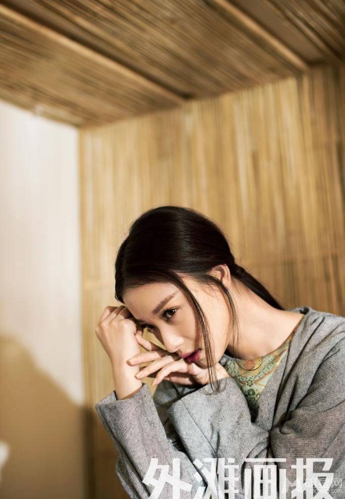 中国气质女星倪妮展现知性之美