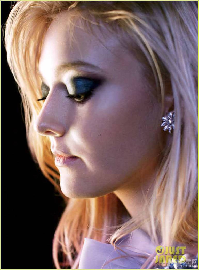 美国漂亮的女演员达科塔・范宁魅惑写真