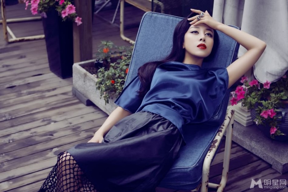 性感红唇美女明星贾媛媛妩媚写真
