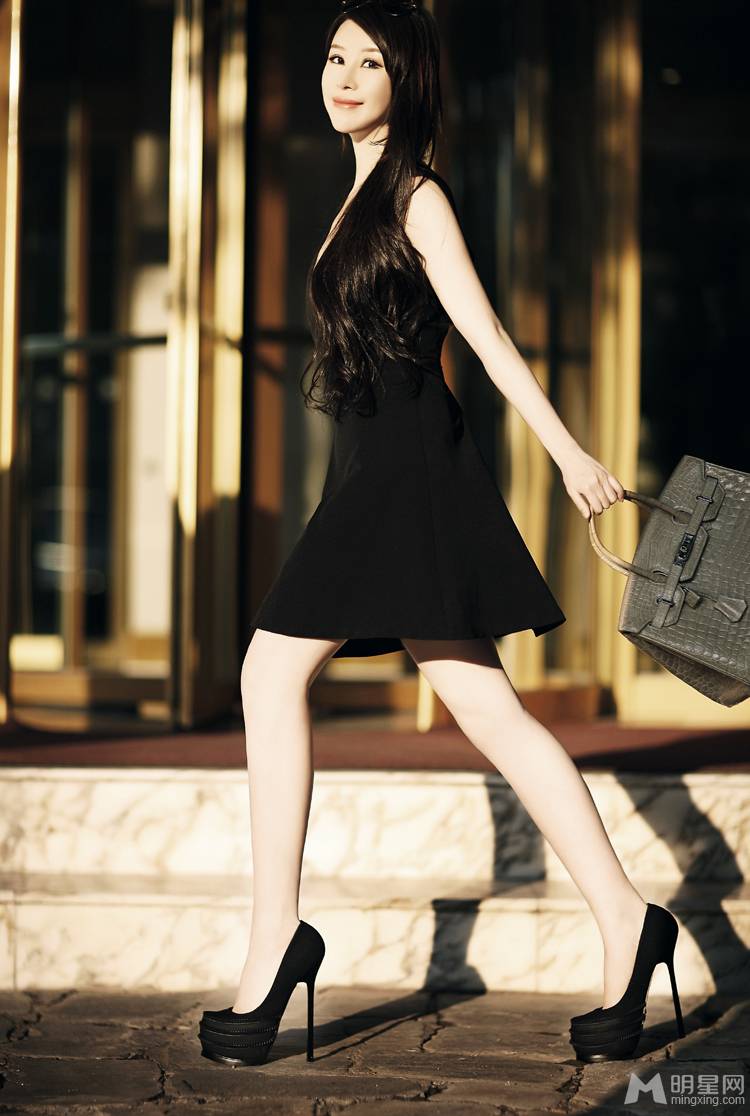 中国女明星祖海时尚街拍魅力十足
