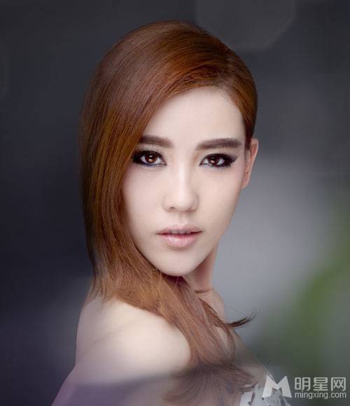 中国内地影视女演员施艳飞性感美照