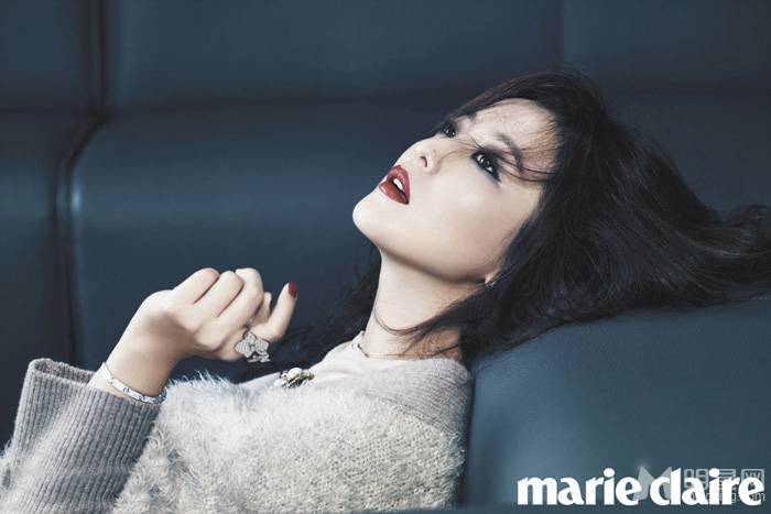 韩国美女明星金喜善时尚性感大片