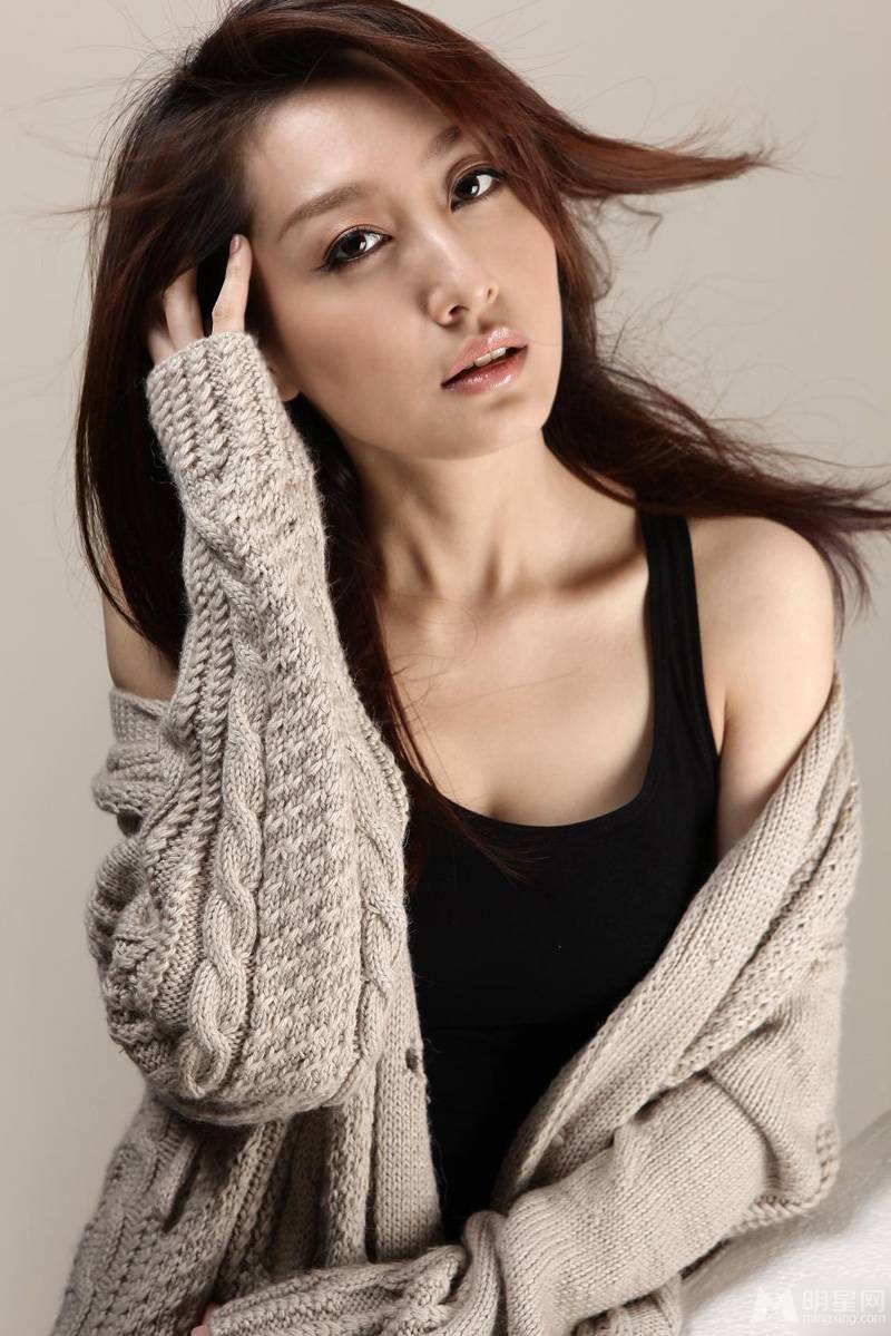 中国刑警803女演员董维嘉冬日写真