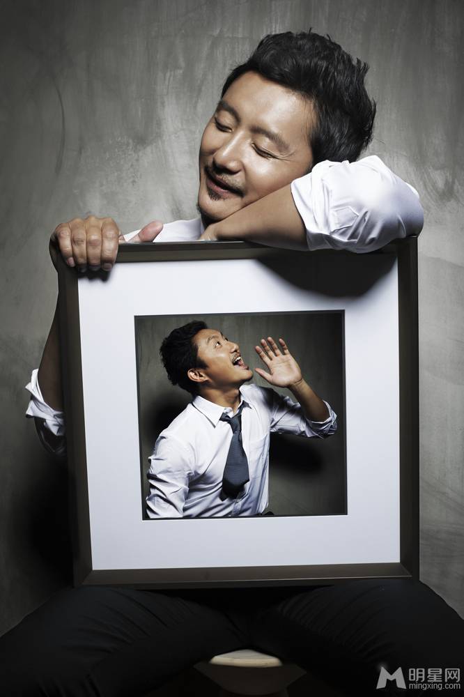 中国70后男演员涂松岩变身搞怪呆萌大叔