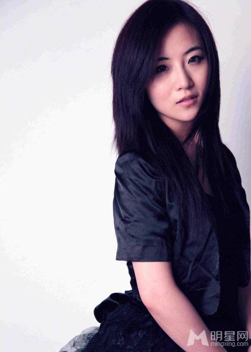 严昊老婆吕雯冷艳性感写真