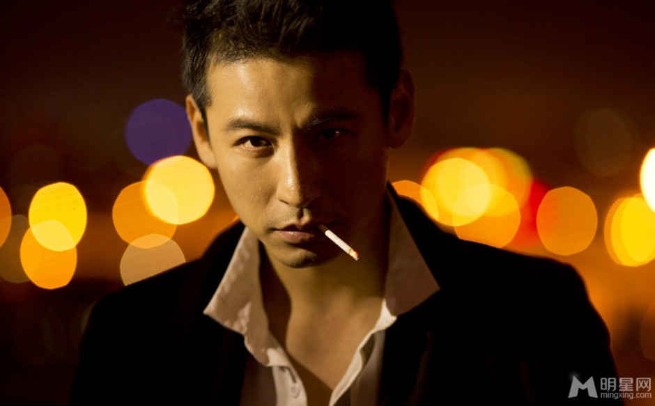 影视演员钱泳辰忧郁眼神黑白写真