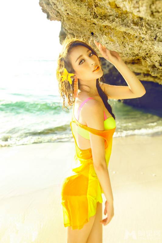 甘婷婷清凉夏日海边迷人写真