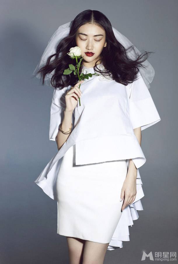 美女明星景甜烈焰红唇妆魅惑人心