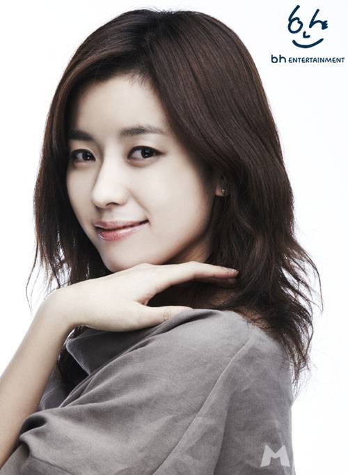韩国美女演员韩孝周尽显优雅大方