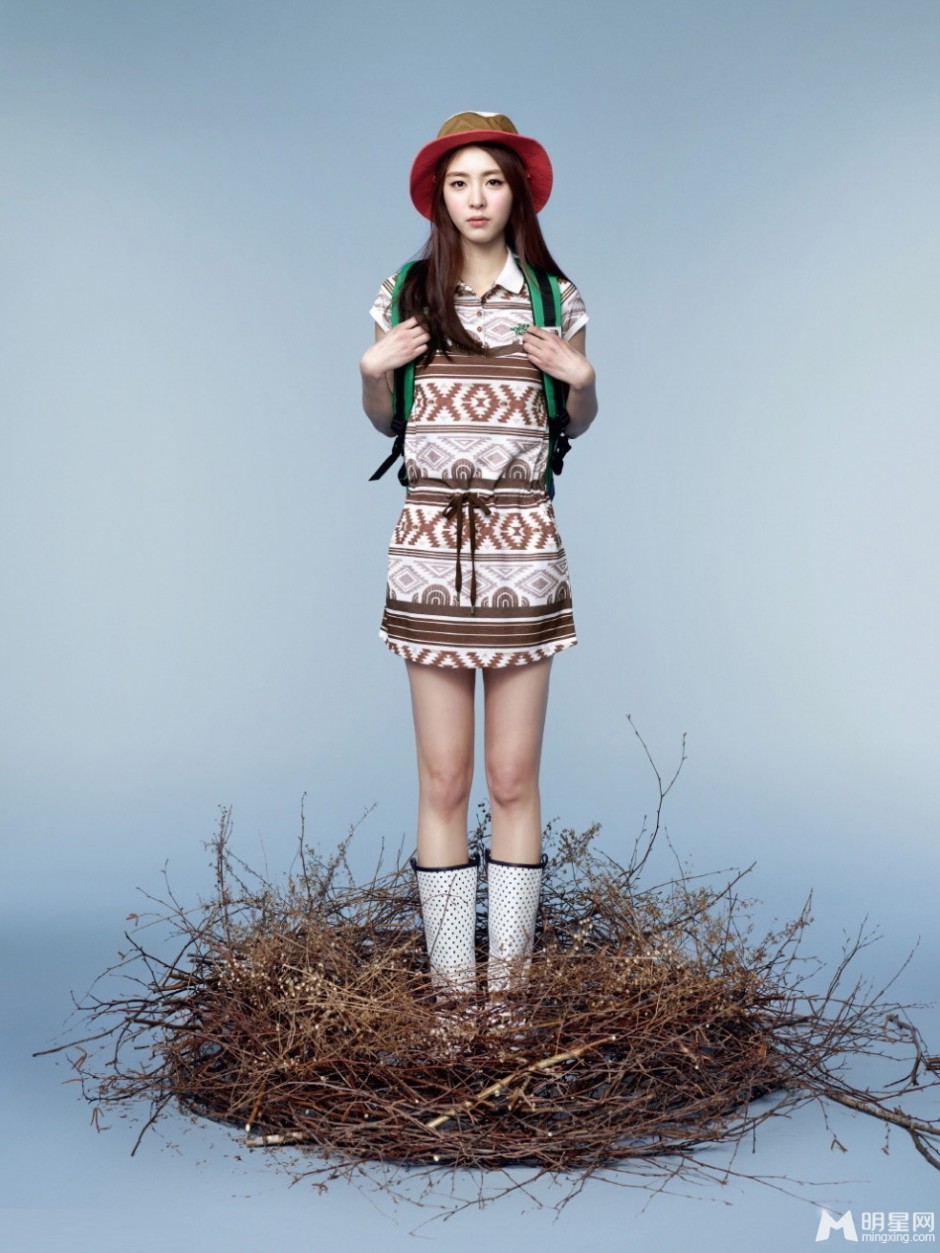 韩国美女明星李 熹变身高傲冷艳女王