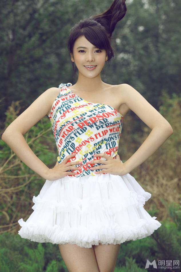 张璇唯美小清新户外写真