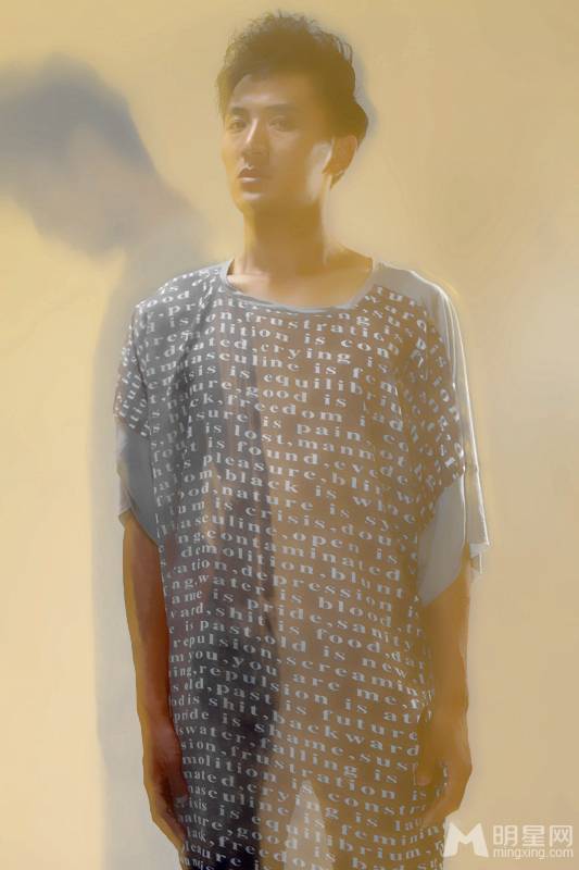 王鑫尧尽显帅气阳光少年写真照
