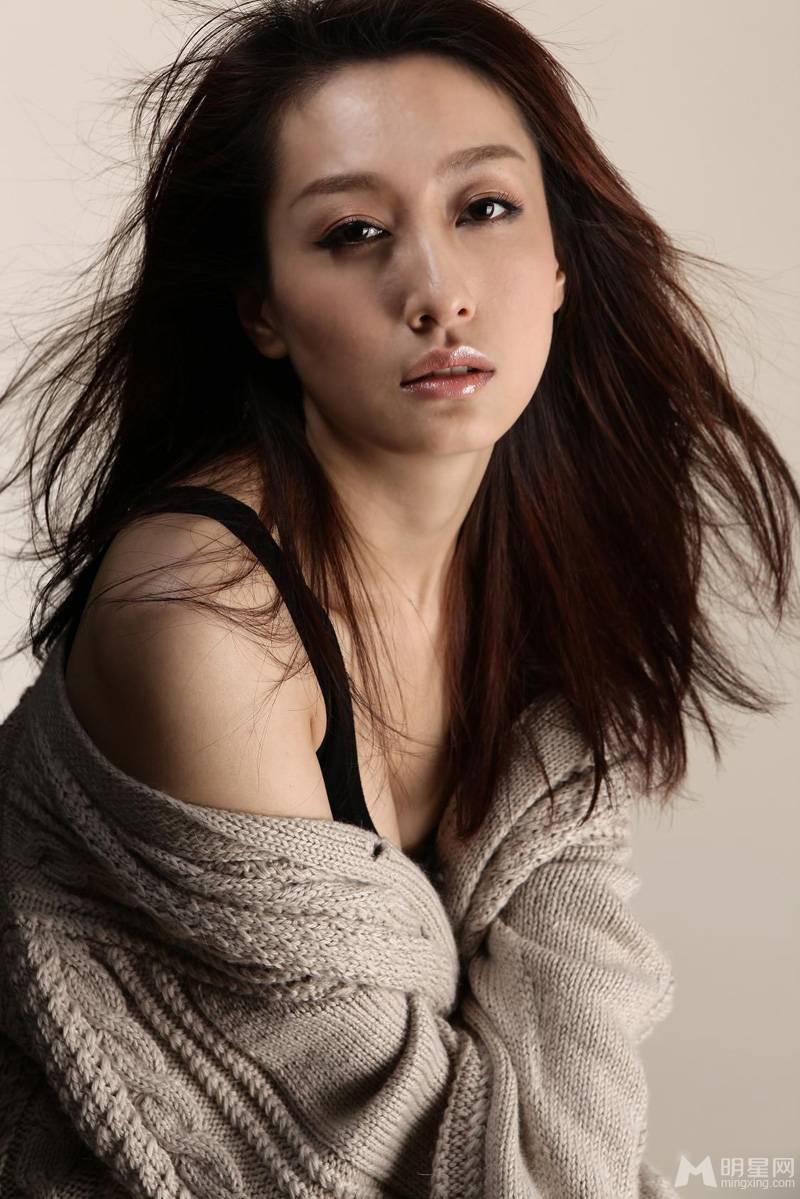中国刑警803女演员董维嘉冬日写真