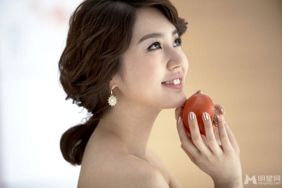 尹恩惠性感造型尽显魅力十足靓照