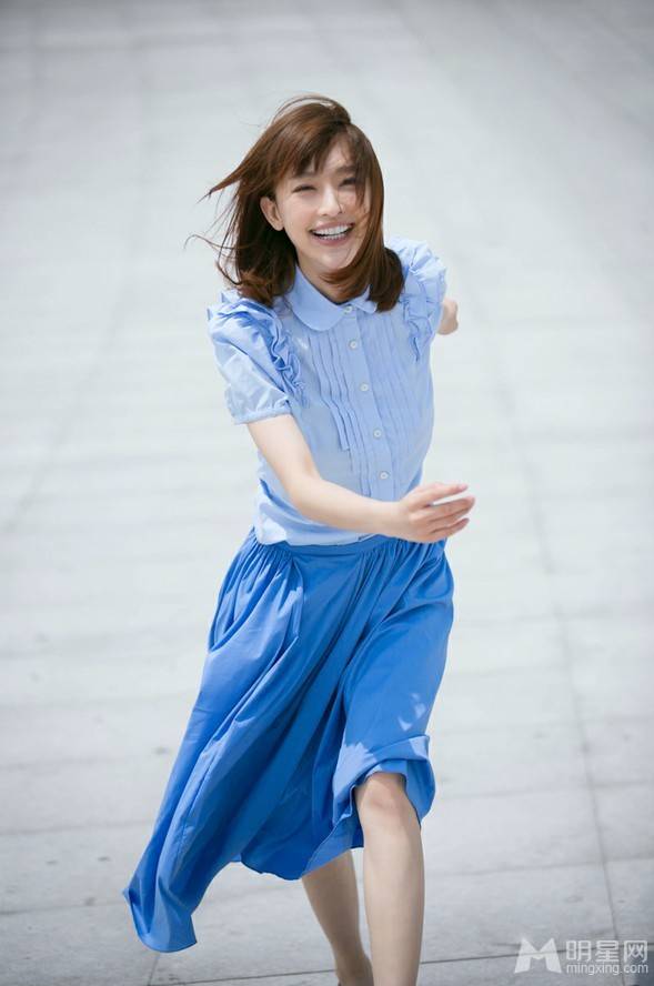 大陆女演员张俪清新脱俗写真照