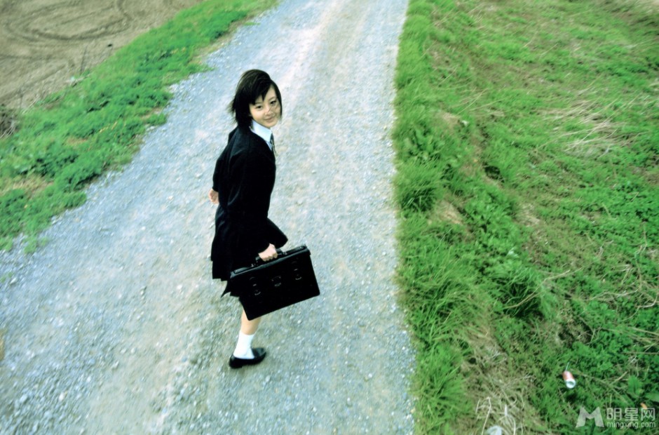 日本女星堀北真希小清新户外写真