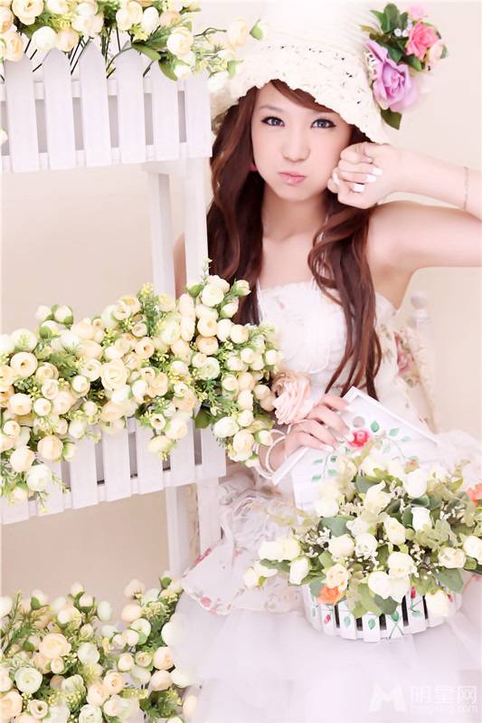 快乐女声陆翊可爱俏皮梦幻写真