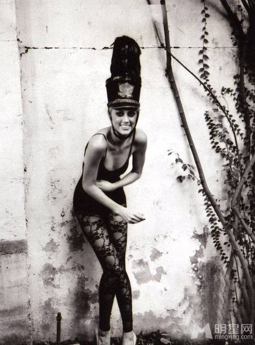 艾梅柏・希尔德写真图片 模仿玛丽莲梦露