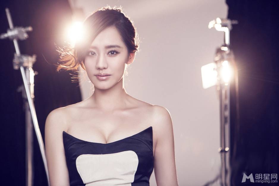 美女明星王智性感裙装硼拍