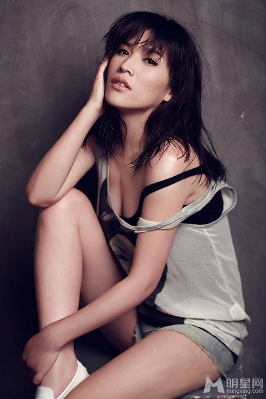 内地女演员商忆莎湿身魅惑照