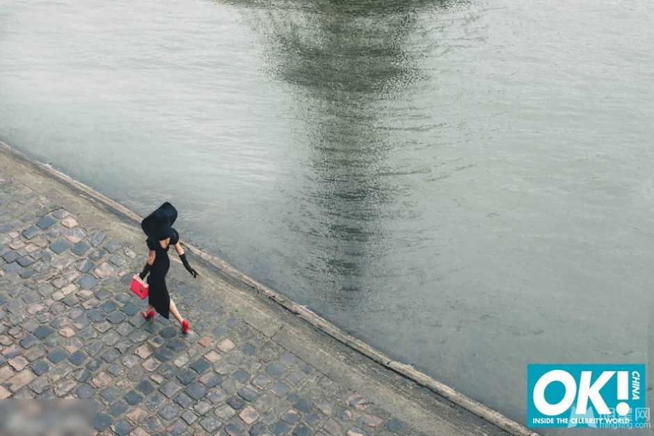 超模刘雯欧美复古发型 巴黎街头时尚街拍