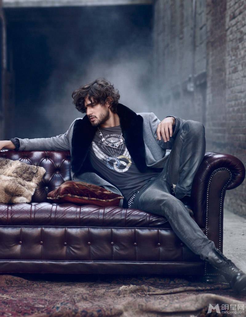 巴西混血超模马龙.泰谢拉成熟帅气照