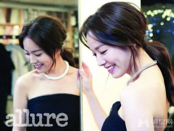 韩志�散发优雅性感高贵气质美照