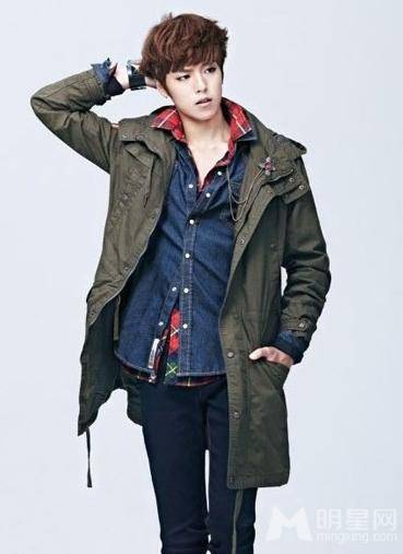 韩国男明星李�雨诠释阳光型男形象