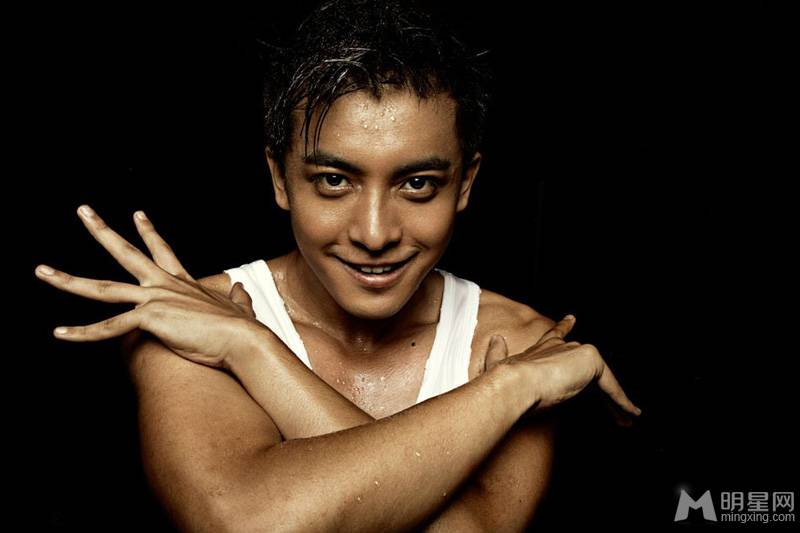 李佳航尽显酷帅魅力湿身写真大片