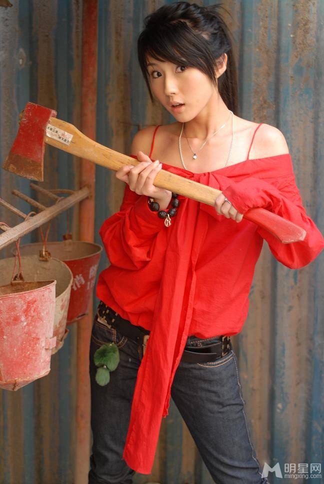 中国漂亮女演员方安娜迷人写真照