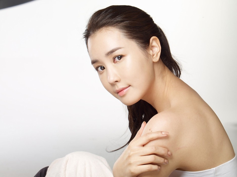 韩国女星李多海个性电脑壁纸