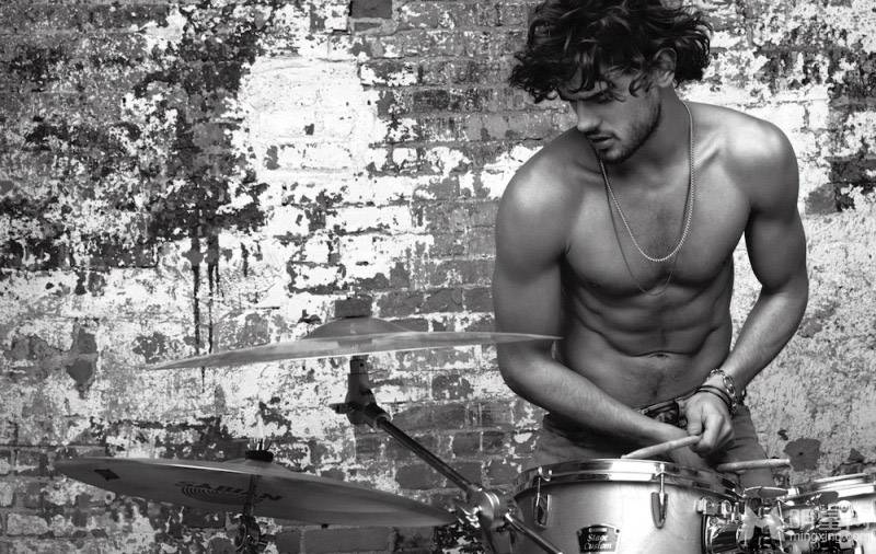 巴西混血超模马龙.泰谢拉成熟帅气照