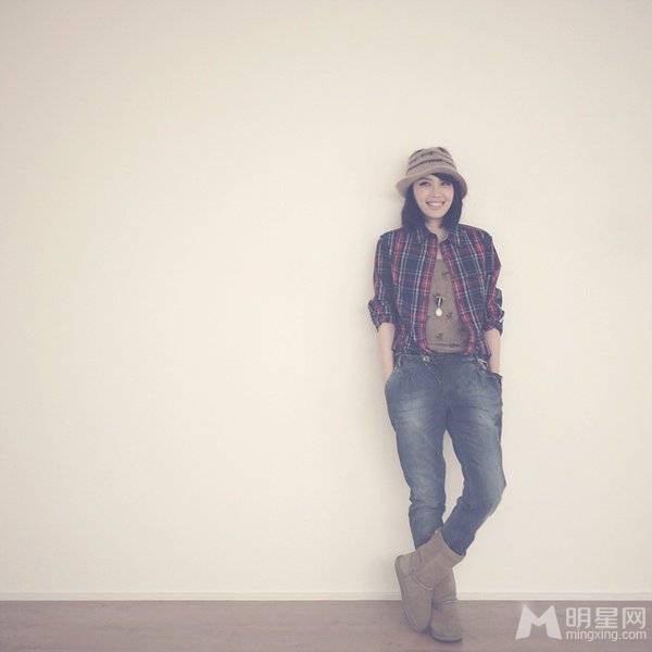 台湾美女歌手魏如萱自然随性写真